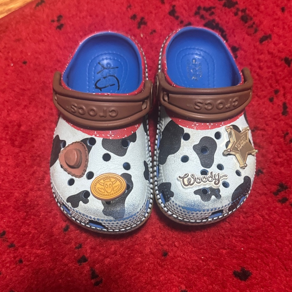 CROCS Kids Woody Cow Print Clog in White, Black & Brown
